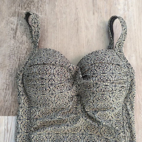 Nip Tuck Joanne Twist Front Design Tummy Control One Piece Swimsuit - Picture 3 of 5